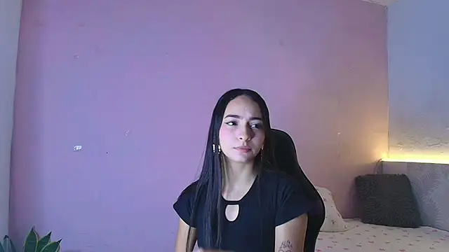 Daphne Rosse online show from June 16, 2026, 11:46 am