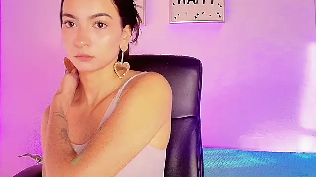 Daphne Rosse online show from July 6, 2026, 11:51 am