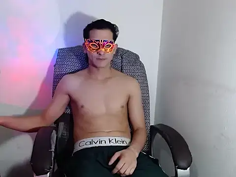 SexyboyHot2000 online show from May 18, 2026, 3:02 am