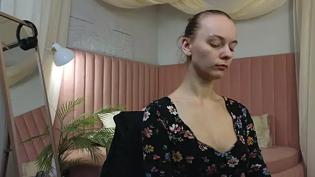 emma chaser online show from April 21, 2026, 1:42 am