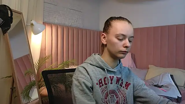 emma chaser online show from April 29, 2026, 1:32 am