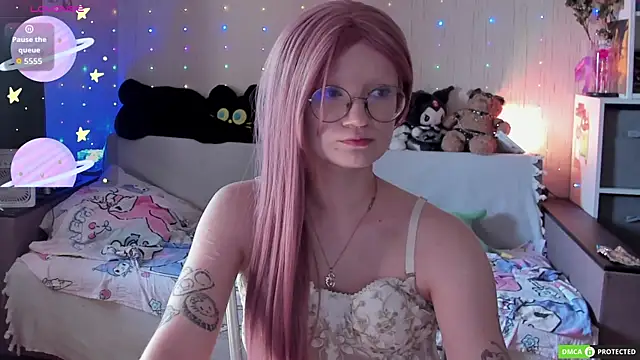 JulietFisher online show from June 18, 2026, 9:47 am