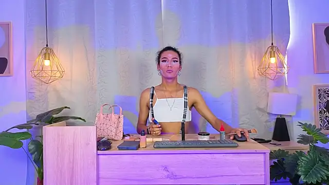NahomiWhitte online show from April 28, 2026, 12:43 pm