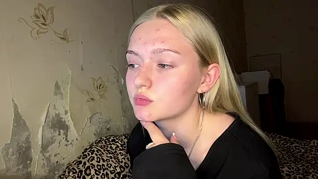 Sophia Blonde online show from April 15, 2026, 3:41 pm