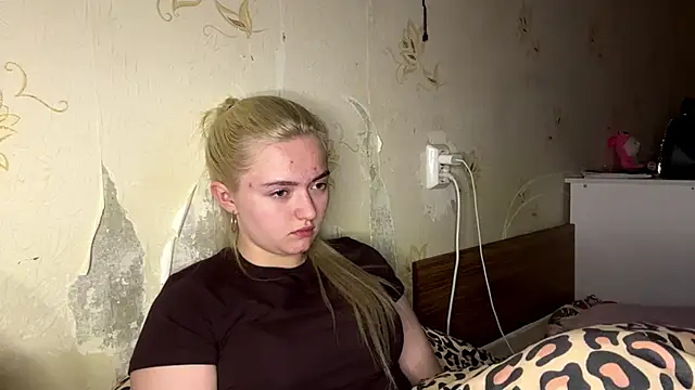 Sophia Blonde online show from April 24, 2026, 1:19 am