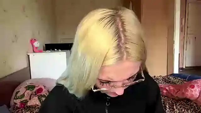 Sophia Blonde online show from May 6, 2026, 3:17 pm