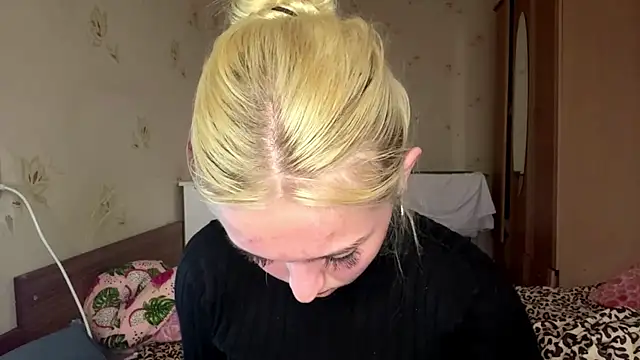 Sophia Blonde online show from May 11, 2026, 3:18 pm