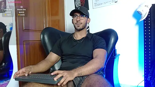 Snapshot of romanpearce_ chatting on May 20, 2026, 4:18 am romanpearce online show from May 20, 2026, 4:18 am