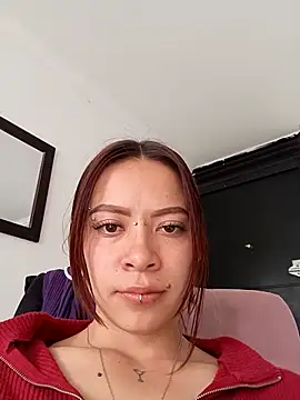 AuroraaMoonn online show from May 7, 2026, 3:50 pm