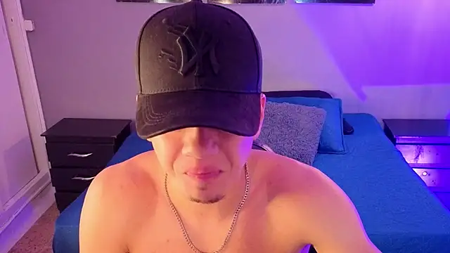Erick  1 online show from May 3, 2026, 3:45 am