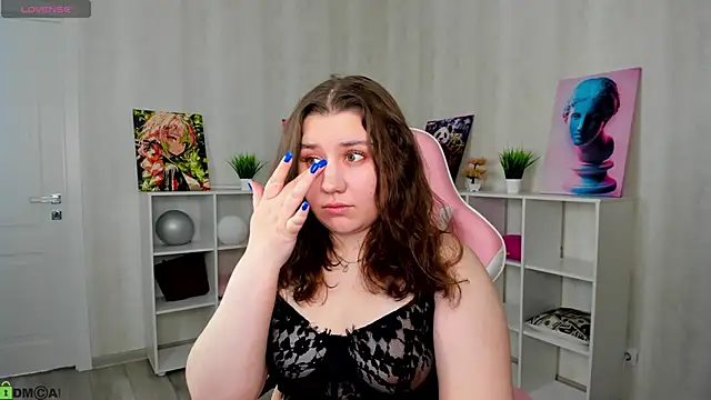 Maya Raay online show from April 7, 2026, 1:06 am
