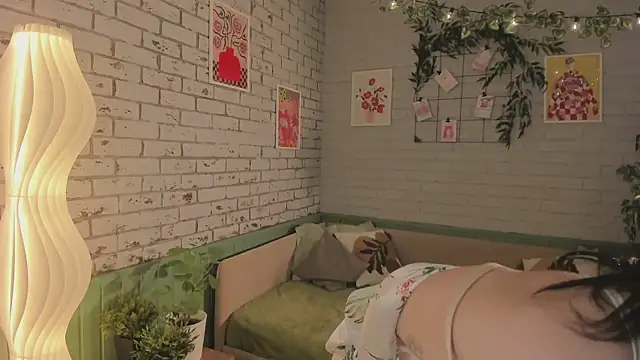 miraiakik online show from March 29, 2026, 2:39 pm