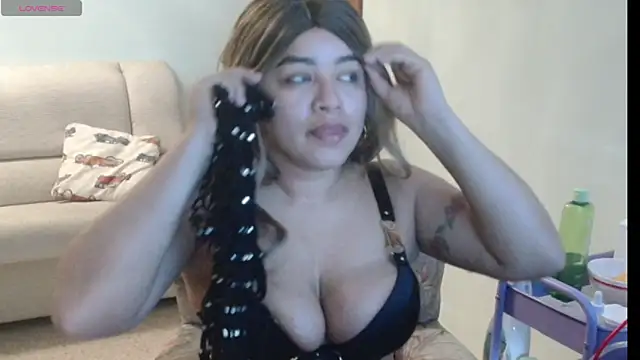 Snapshot of aquamarine_hot chatting on May 17, 2026, 11:39 am aquamarine hot online show from May 17, 2026, 11:39 am