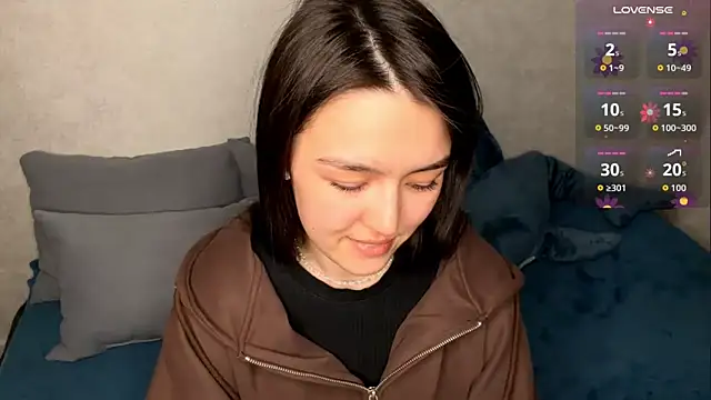 lilysolar online show from April 4, 2026, 6:27 pm