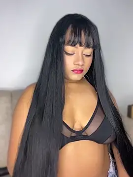 Snapshot of Saraa_M chatting on April 24, 2026, 1:35 pm Saraa M online show from April 24, 2026, 1:35 pm