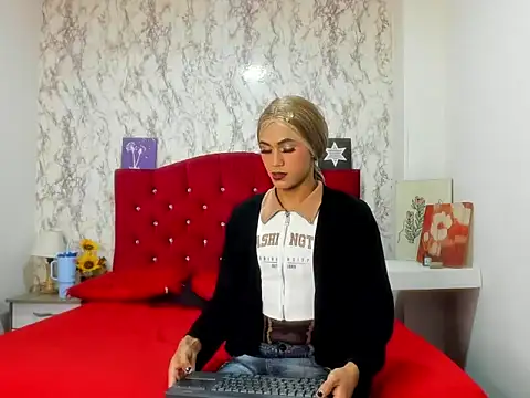 Alejandra and James  online show from April 11, 2026, 11:25 am