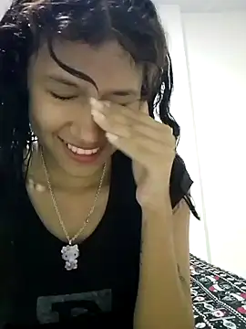 Yi Uzi online show from May 15, 2026, 11:01 pm