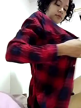 Yi Uzi online show from June 27, 2026, 1:32 am