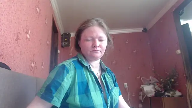 Snapshot of CharleyReid chatting on June 12, 2026, 4:22 am CharleyReid online show from June 12, 2026, 4:22 am