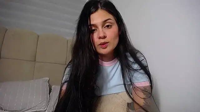 SofiaBanks  online show from April 27, 2026, 11:25 pm
