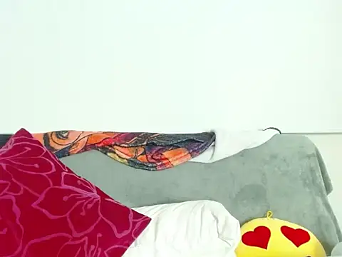 Violet Donell online show from May 16, 2026, 12:18 am