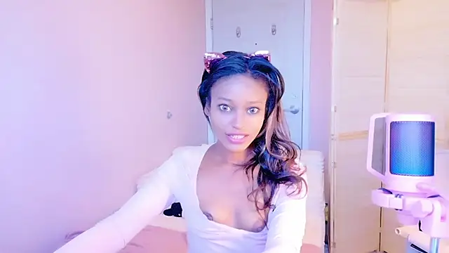 Snapshot of Amber_Fae chatting on April 4, 2026, 11:46 pm Amber Fae online show from April 4, 2026, 11:46 pm