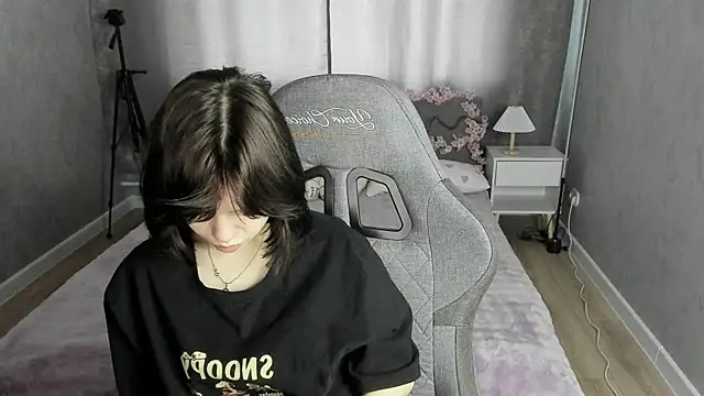 Snapshot of Loly_Cuttie chatting on May 18, 2026, 1:35 am Loly Cuttie online show from May 18, 2026, 1:35 am
