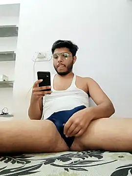 boyzxzxc online show from March 26, 2026, 8:20 am