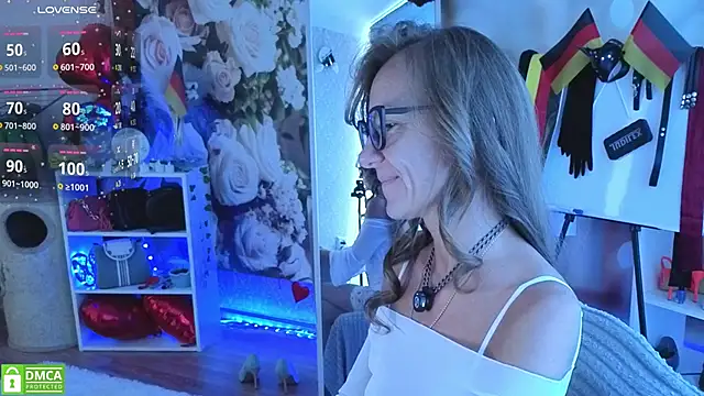 jesica mooonn online show from June 27, 2026, 4:17 am