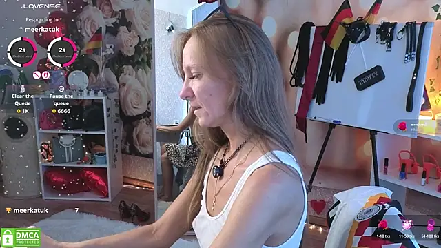 jesica mooonn online show from July 6, 2026, 5:26 am