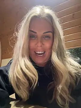 saucymelaine09 online show from March 27, 2026, 7:46 pm