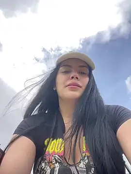 Snapshot of Cami_olarte chatting on June 7, 2026, 4:33 pm Cami olarte online show from June 7, 2026, 4:33 pm