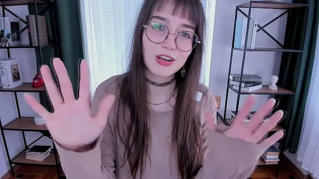 LaelIvie online show from April 12, 2026, 8:52 am