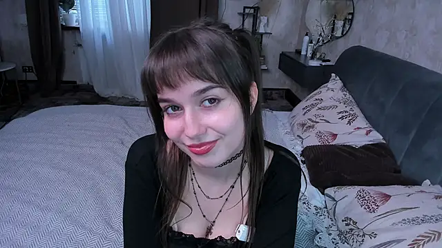 LaelIvie online show from April 19, 2026, 8:24 am