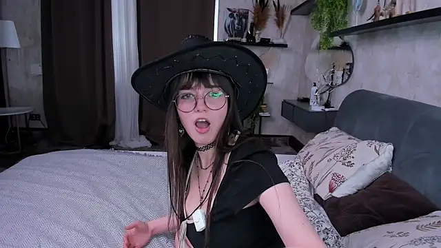 LaelIvie online show from April 25, 2026, 1:41 pm