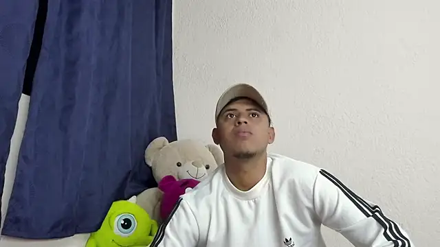 Snapshot of Zaym_Liam chatting on March 28, 2026, 12:10 am Zaym Liam online show from March 28, 2026, 12:10 am