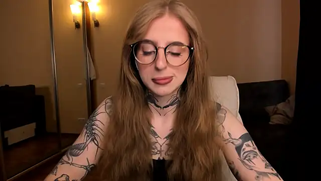 Snapshot of harley_kimm chatting on April 20, 2026, 4:59 am harley kimm online show from April 20, 2026, 4:59 am