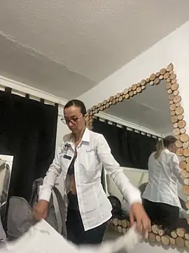 AlanaBrunetteX X online show from April 29, 2026, 8:15 pm