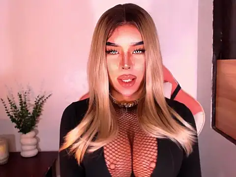 CyraHasABigCock online show from May 27, 2026, 1:57 am
