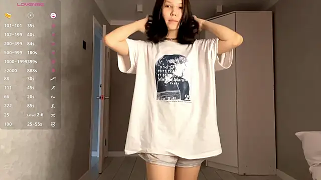 AmeliaMiotii online show from April 12, 2026, 10:20 am