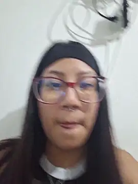 Snapshot of rouse__red chatting on May 2, 2026, 11:10 pm rouse red online show from May 2, 2026, 11:10 pm