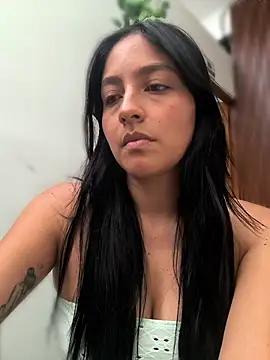 SophiaCastro09  online show from May 20, 2026, 8:26 pm