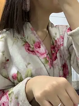 Snapshot of Branquinha_rose chatting on April 28, 2026, 10:15 pm Branquinha rose online show from April 28, 2026, 10:15 pm