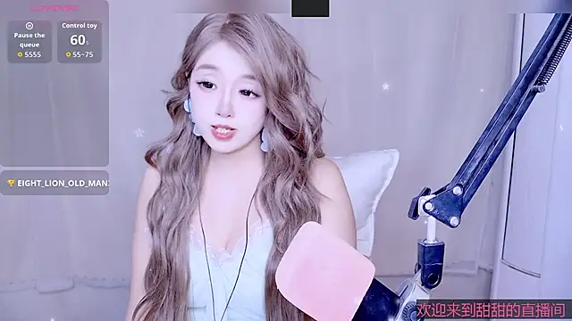 Snapshot of Cuviee chatting on May 8, 2026, 12:43 pm Cuviee online show from May 8, 2026, 12:43 pm