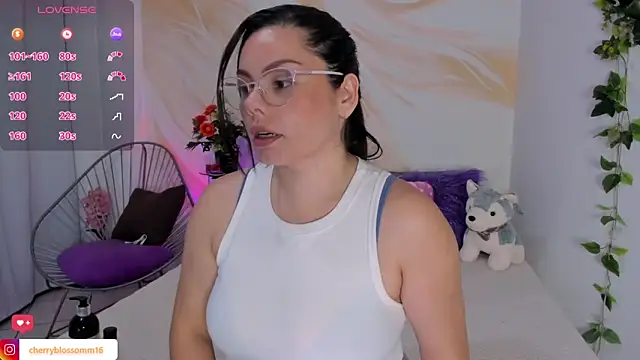 cherryblossomm01 online show from April 29, 2026, 1:43 am