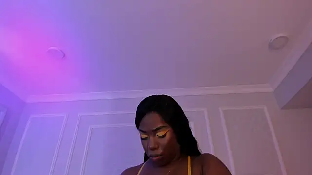 Snapshot of IrisJones_ chatting on July 3, 2026, 12:44 pm IrisJones online show from July 3, 2026, 12:44 pm