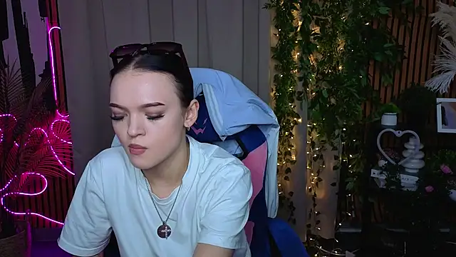 Snapshot of DoraMorgan chatting on April 5, 2026, 2:47 pm DoraMorgan online show from April 5, 2026, 2:47 pm