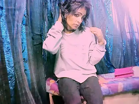 Snapshot of Alanadelray21 chatting on June 30, 2026, 8:15 am Alanadelray21 online show from June 30, 2026, 8:15 am