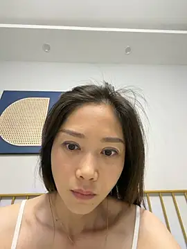 yuanpu0925 online show from April 9, 2026, 9:42 pm