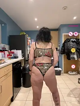 Snapshot of IvyBelleMilf chatting on May 19, 2026, 9:10 pm IvyBelleMilf online show from May 19, 2026, 9:10 pm